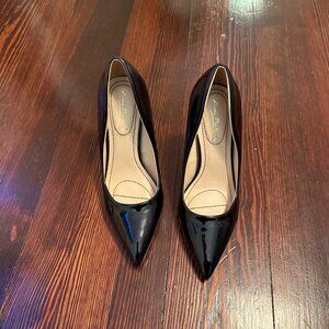 Glossy black pointed toe heel size 7